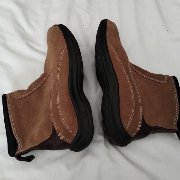 LANDS' END Tan SUEDE Feel ANKLE BOOTS  Sz 7.5B - Picture 2 of 8
